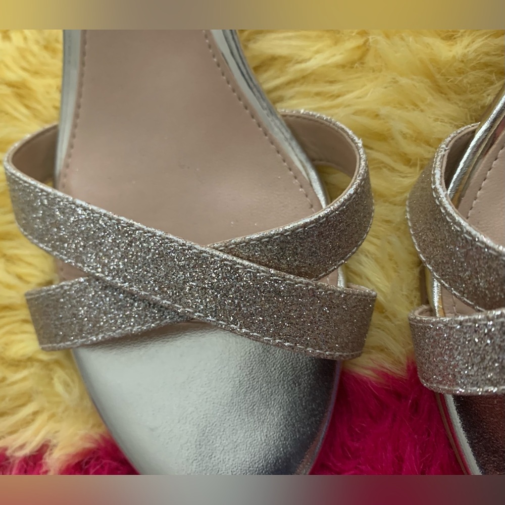 Excellent Condition, Jewel Badgley Mischka “Newberry Evening” Sandal, Size 8.5 - Picture 3 of 9